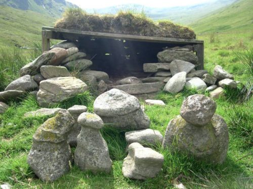 high nam cailleach - the house of the Caillaech a form of Animist shrine?