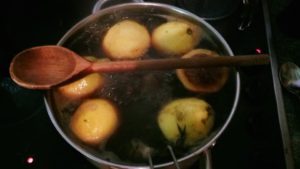 Mugwort lemon beer boiling - ready to be siphoned
